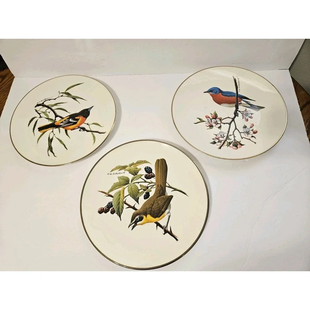 Vintage Avon North American Songbird Special Edition 3 Plate Set 10.5 Inches.